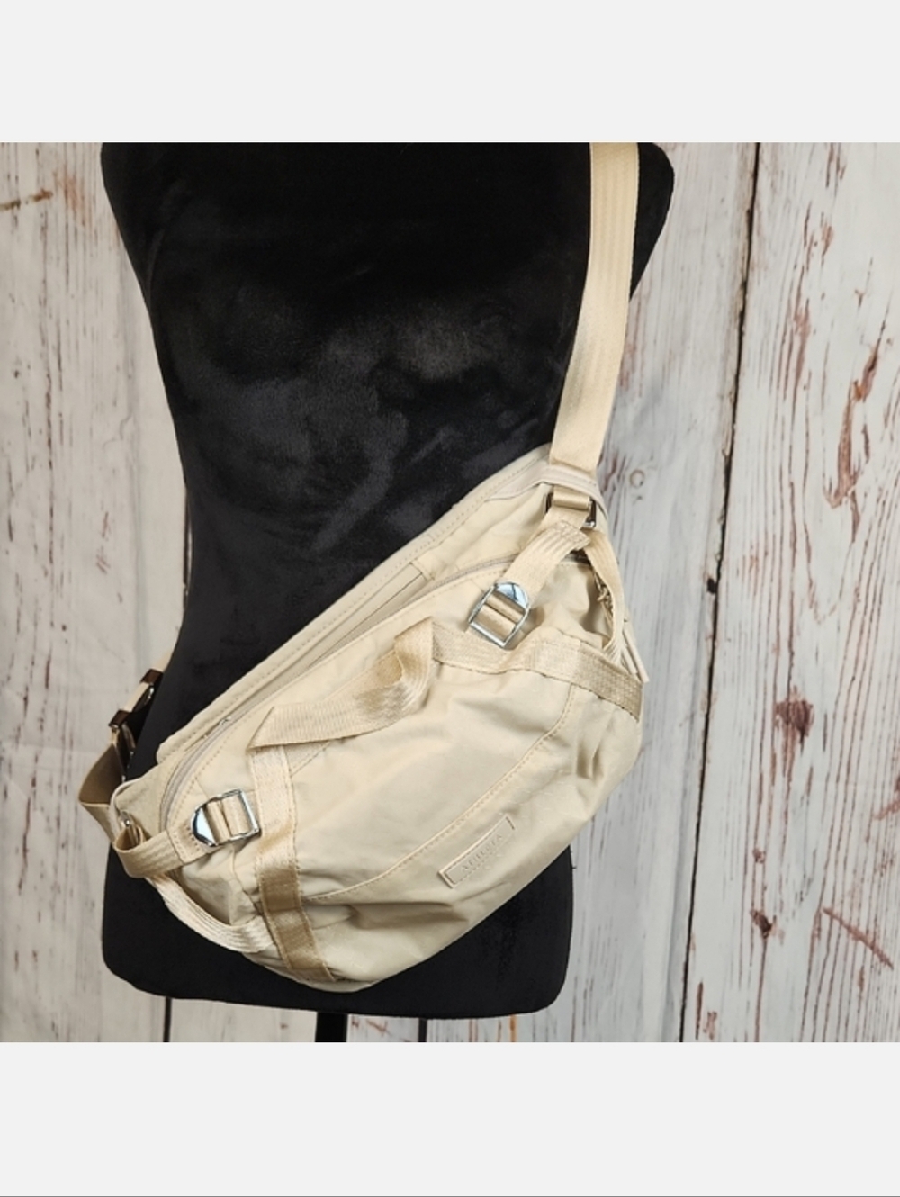 Athleta Excursion Waist Bag Fanny Pack Hiking Cream Adjustable